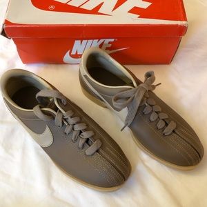 Vintage 1980 NIKE Bowling Shoes women's 7.5 tan taupe brown